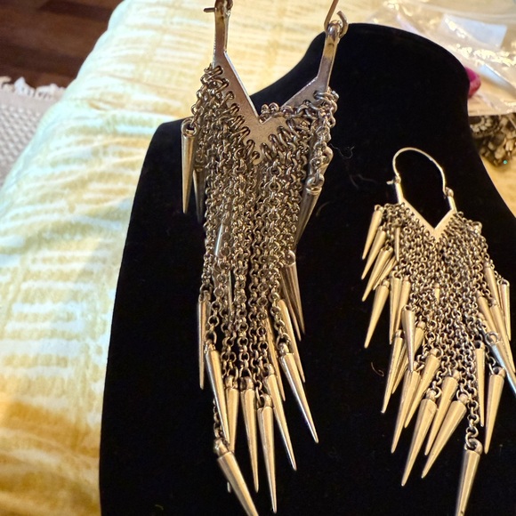 Chic Silver Spike Chain Earrings - Picture 2 of 4